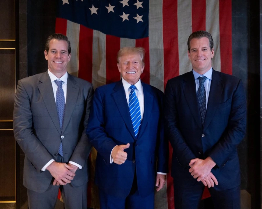 Coinbase, Ripple und die Gemini-Mitbegründer Cameron und Tyler Winklevoss mit Trump Coinbase-Ripple-und-die-Gemini-Mitbegründer-Cameron-und-Tyler-Winklevoss-mit-Trump