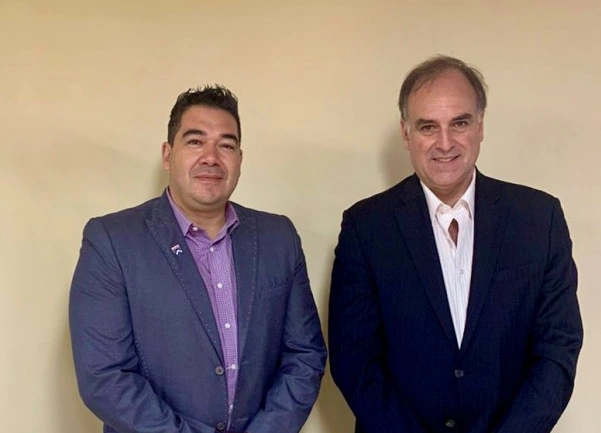 El-Salvadors-CNAD-Pr&auml;sident-Juan-Carlos-Reyes-und-Argentiniens-CNV-Pr&auml;sident-Roberto-Silva